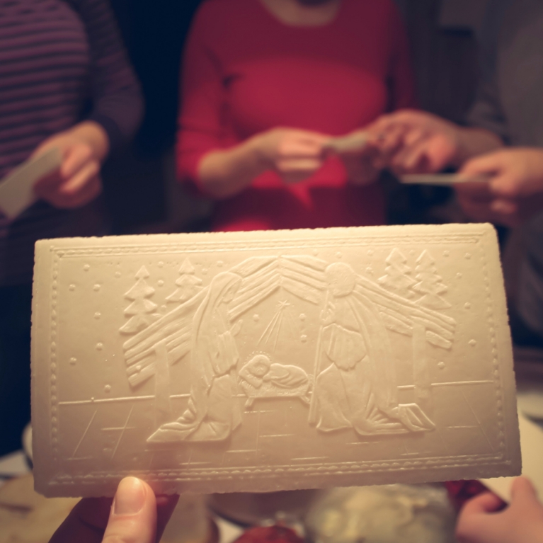 Opłatek Christmas wafer (by Shutterstock)